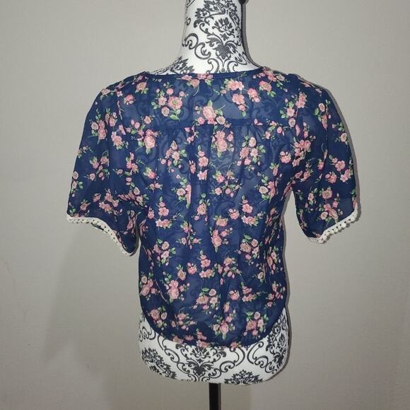 Zunie size 8 floral sheer crop top with crochet detail. - Picture 3 of 11